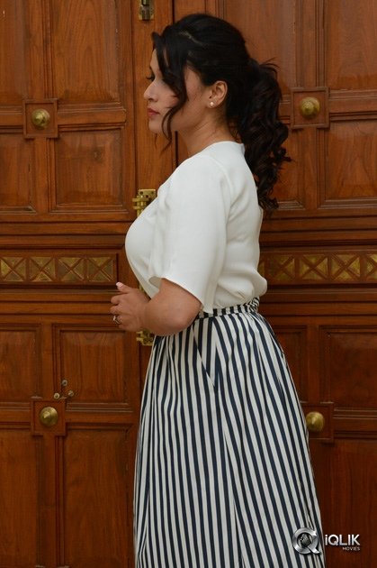 Mannara-Chopra-At-Thikka-Movie-Audio-Launch